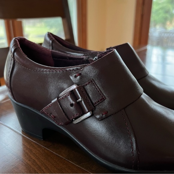 Clark Genette Vista Burgundy Leather Booties 8.5 NEW! - Picture 7 of 11